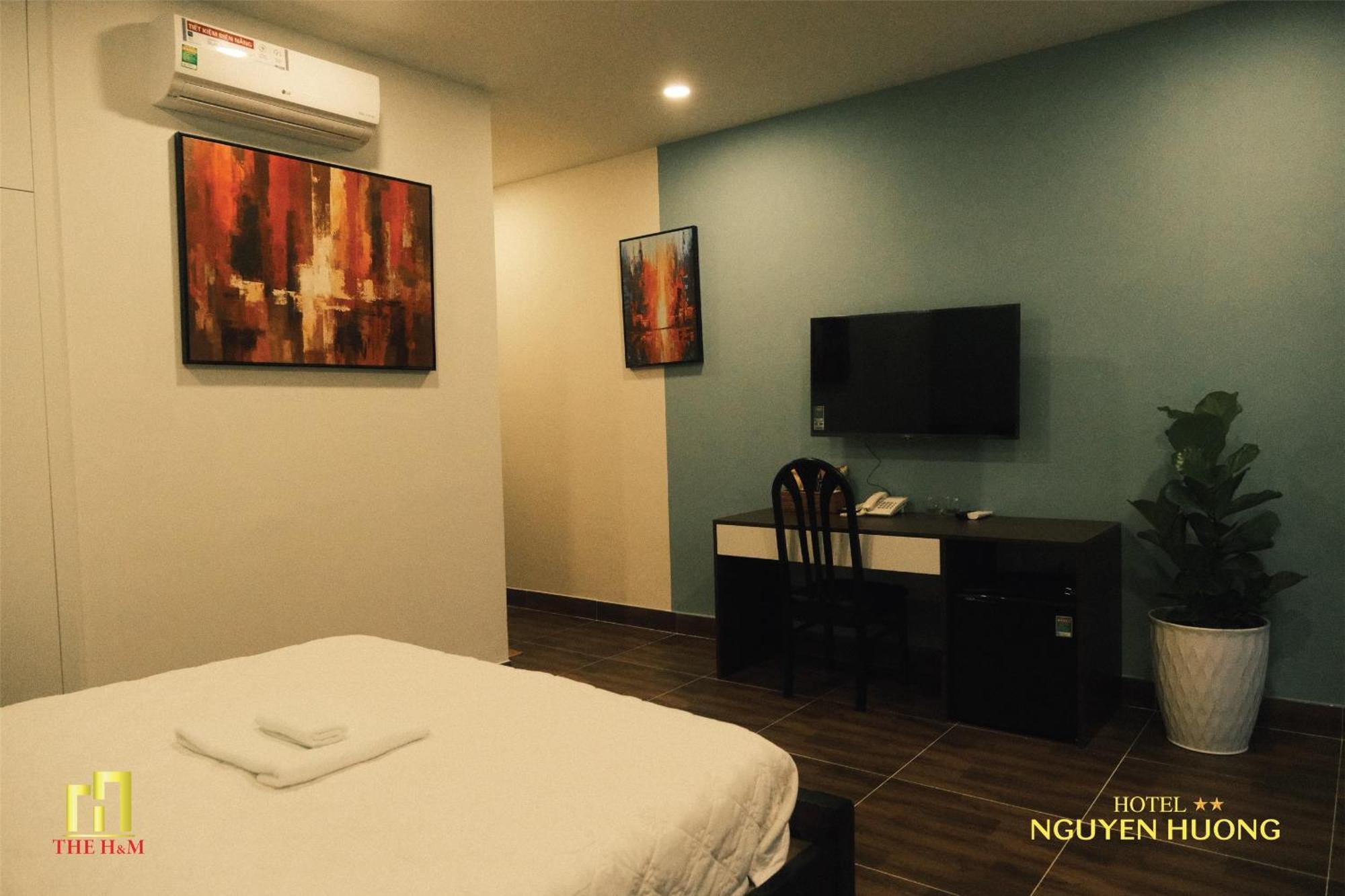 Khách sạn Nguyen Huong Hotel